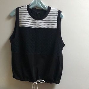 Women’s sleeveless top embellished with lace